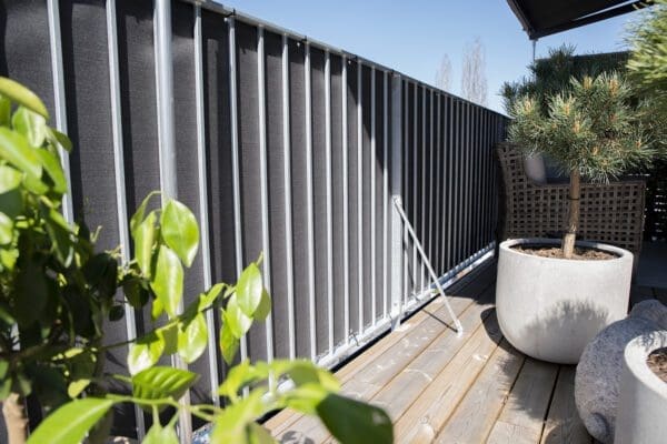 Balkongskydd som fungerar som insynsskydd