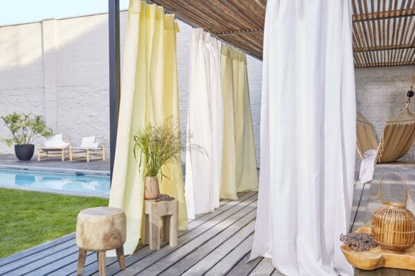 Utomhusgardiner på uteplats och pergola